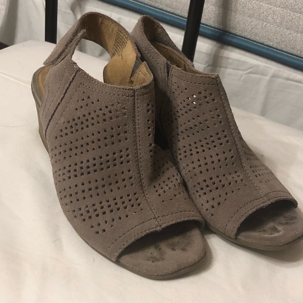 🌻🌻Open toe sandals with chunky heel🌻🌻